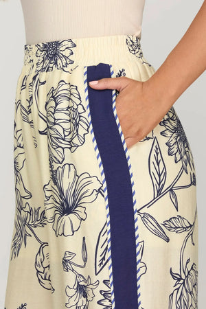 SHE AND SKY Women's Pants Woven Print Pants With Contrast Detail