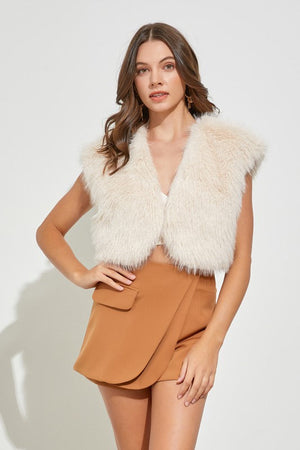 DO+BE Women's Outerwear ECRU / S Faux Fur Vest || David's Clothing Y23485