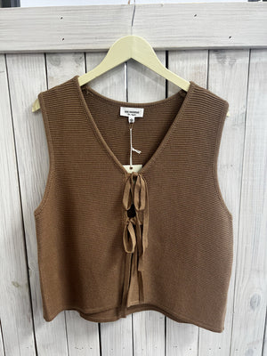 ee:some Women's Top 00-needs title/description - 7-TIE FRONT SWTR VST