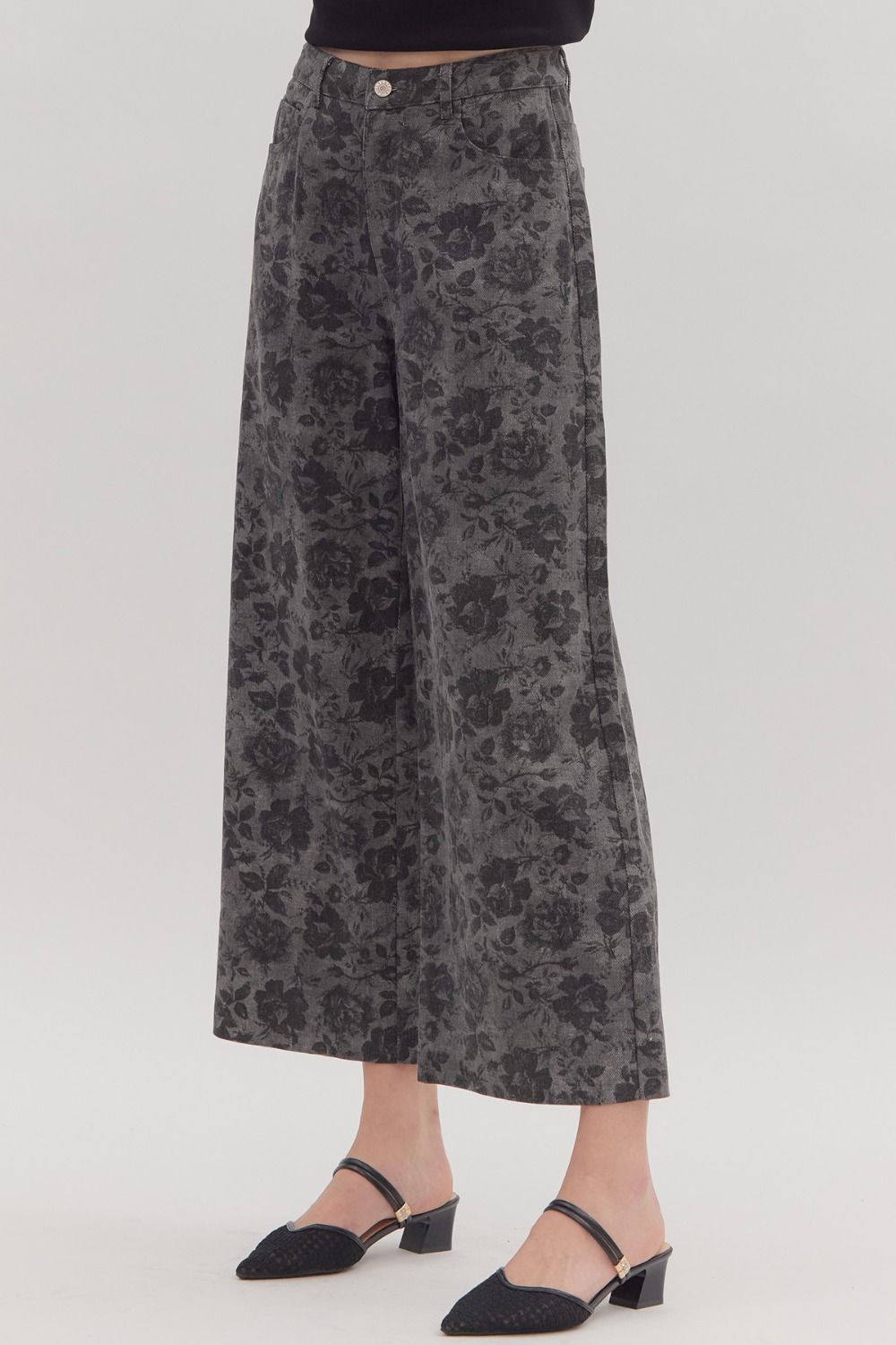 ENTRO INC Women's Pants CHARCOAL / S Floral Print Ankle-Length Pants P27887