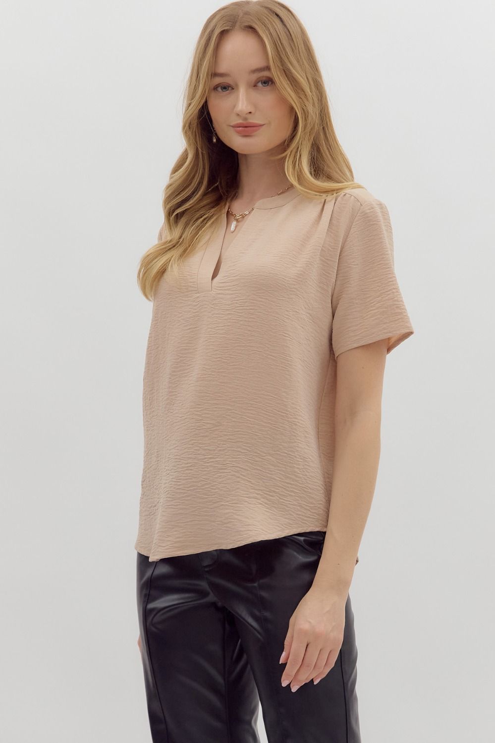 ENTRO INC Women's Top TOAST / S Classic Split V-Neck Short Sleeve Pullover Top || David's Clothing T27130