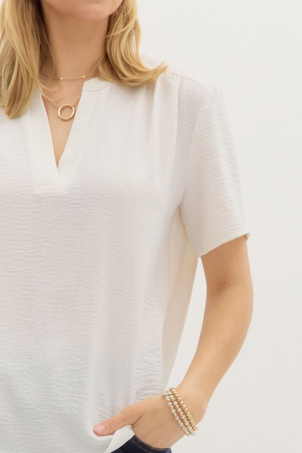 ENTRO INC Women's Top Classic Split V-Neck Short Sleeve Pullover Top || David's Clothing