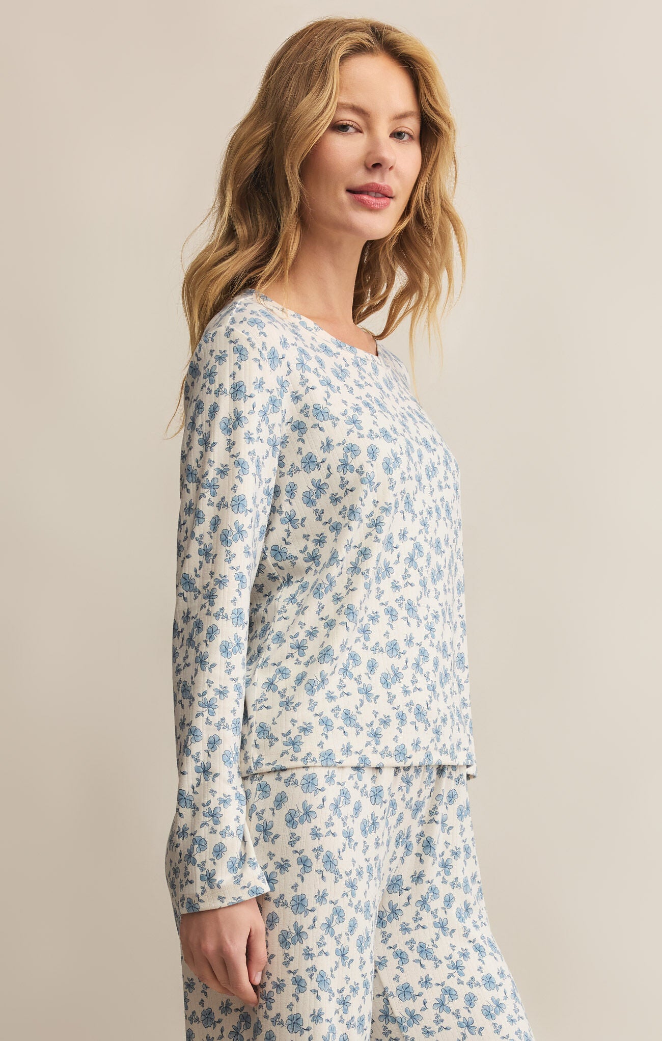 Z SUPPLY Women's Top Z Supply Home Town Ditsy LS Top || David's Clothing