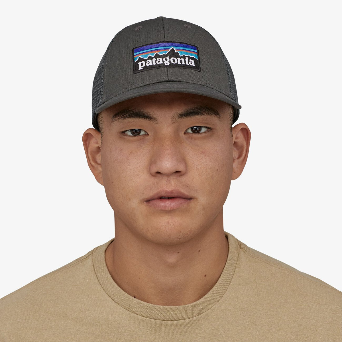 PATAGONIA Men's Hats Patagonia P-6 Logo LoPro Trucker Hat || David's Clothing